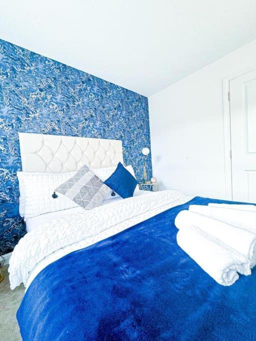 Contractors, Families, Tourists & Groups Welcome Sleeps Upto 9, Garden, Pet Allowed, Parking Included! Бірмінгем Екстер'єр фото