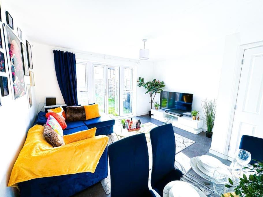 Contractors, Families, Tourists & Groups Welcome Sleeps Upto 9, Garden, Pet Allowed, Parking Included! Бірмінгем Екстер'єр фото