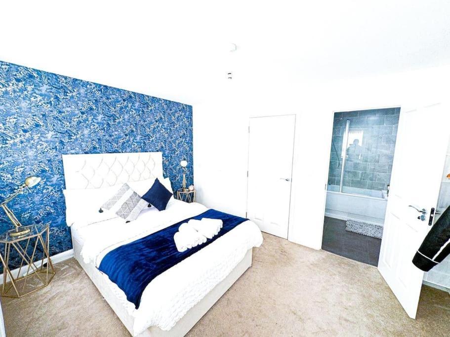 Contractors, Families, Tourists & Groups Welcome Sleeps Upto 9, Garden, Pet Allowed, Parking Included! Бірмінгем Екстер'єр фото