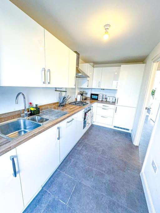 Contractors, Families, Tourists & Groups Welcome Sleeps Upto 9, Garden, Pet Allowed, Parking Included! Бірмінгем Екстер'єр фото