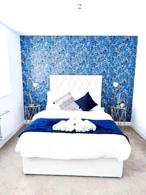 Contractors, Families, Tourists & Groups Welcome Sleeps Upto 9, Garden, Pet Allowed, Parking Included! Бірмінгем Екстер'єр фото