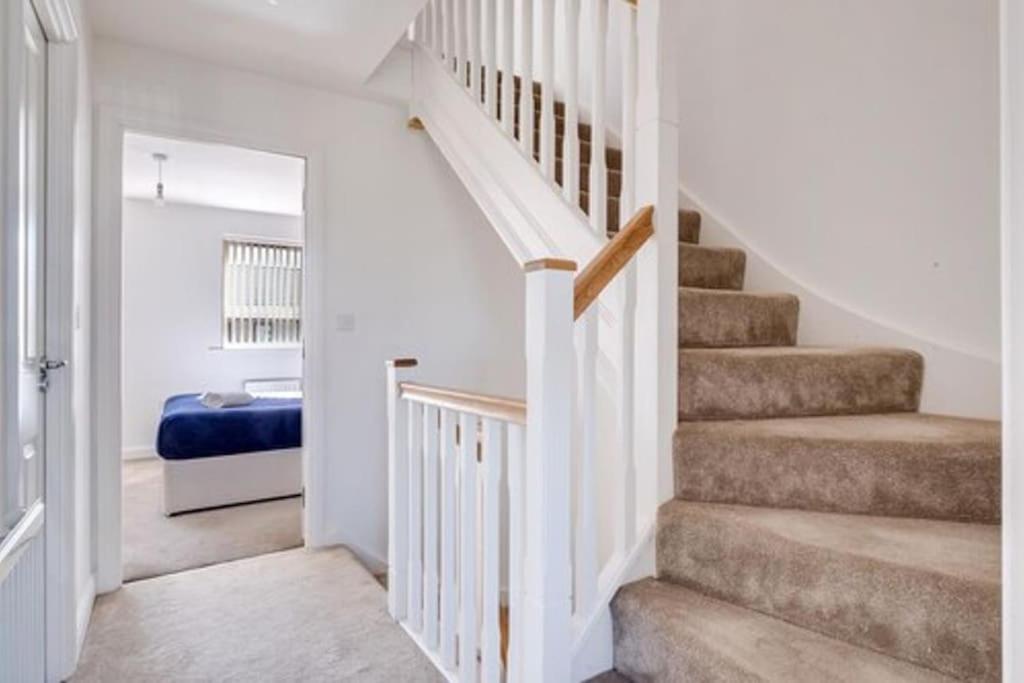 Contractors, Families, Tourists & Groups Welcome Sleeps Upto 9, Garden, Pet Allowed, Parking Included! Бірмінгем Екстер'єр фото