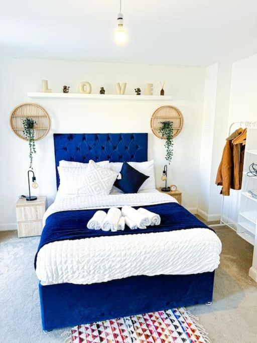 Contractors, Families, Tourists & Groups Welcome Sleeps Upto 9, Garden, Pet Allowed, Parking Included! Бірмінгем Екстер'єр фото