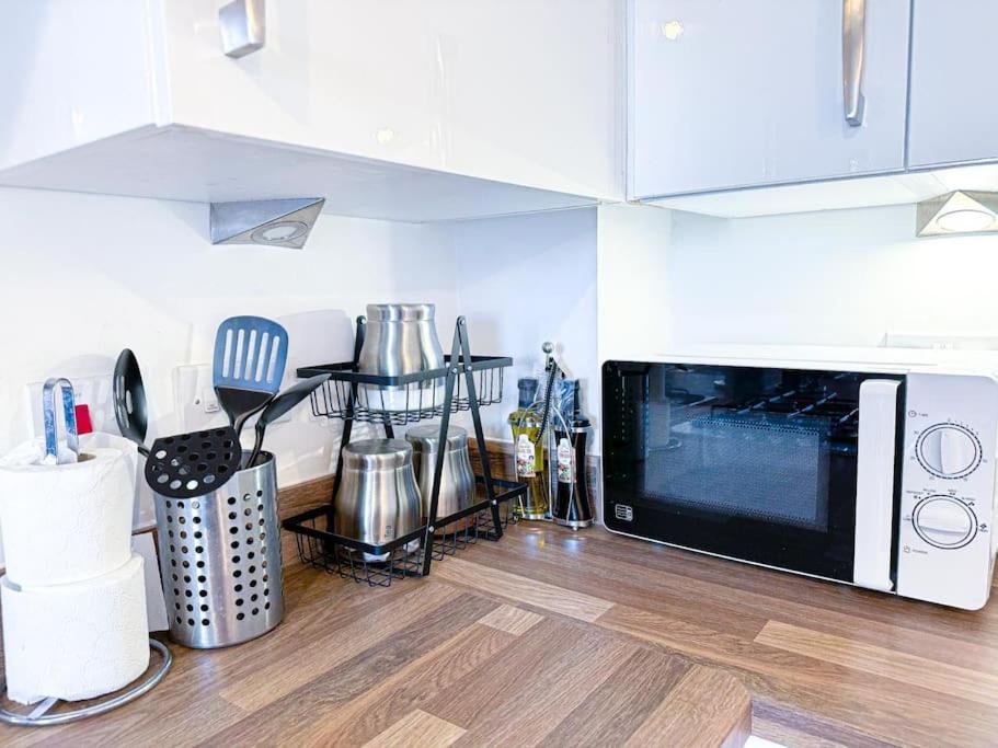 Contractors, Families, Tourists & Groups Welcome Sleeps Upto 9, Garden, Pet Allowed, Parking Included! Бірмінгем Екстер'єр фото