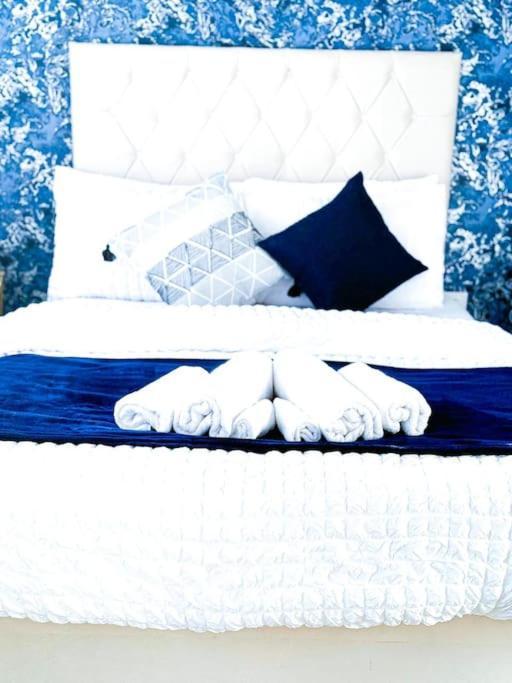 Contractors, Families, Tourists & Groups Welcome Sleeps Upto 9, Garden, Pet Allowed, Parking Included! Бірмінгем Екстер'єр фото
