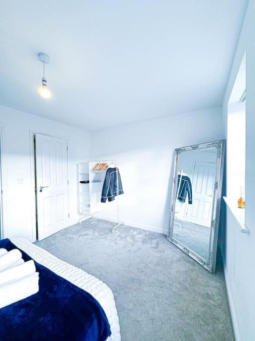 Contractors, Families, Tourists & Groups Welcome Sleeps Upto 9, Garden, Pet Allowed, Parking Included! Бірмінгем Екстер'єр фото