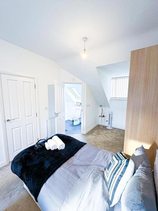 Contractors, Families, Tourists & Groups Welcome Sleeps Upto 9, Garden, Pet Allowed, Parking Included! Бірмінгем Екстер'єр фото
