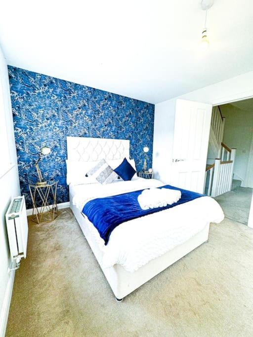 Contractors, Families, Tourists & Groups Welcome Sleeps Upto 9, Garden, Pet Allowed, Parking Included! Бірмінгем Екстер'єр фото