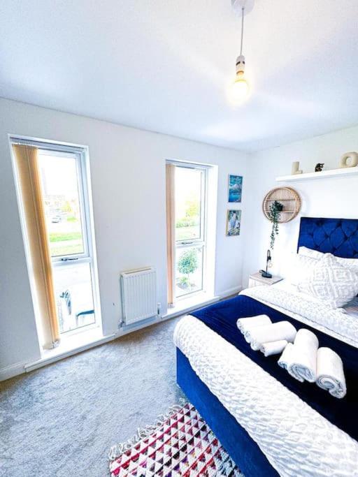 Contractors, Families, Tourists & Groups Welcome Sleeps Upto 9, Garden, Pet Allowed, Parking Included! Бірмінгем Екстер'єр фото