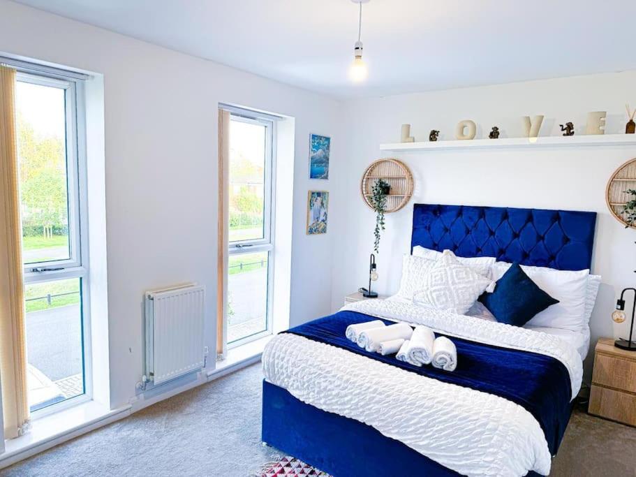 Contractors, Families, Tourists & Groups Welcome Sleeps Upto 9, Garden, Pet Allowed, Parking Included! Бірмінгем Екстер'єр фото